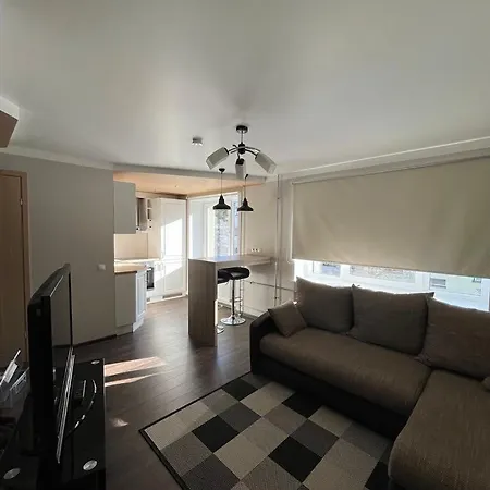 Hubane Korter Aedlinnas Apartman
