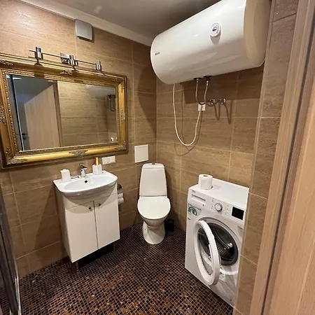 Hubane Korter Aedlinnas Apartman